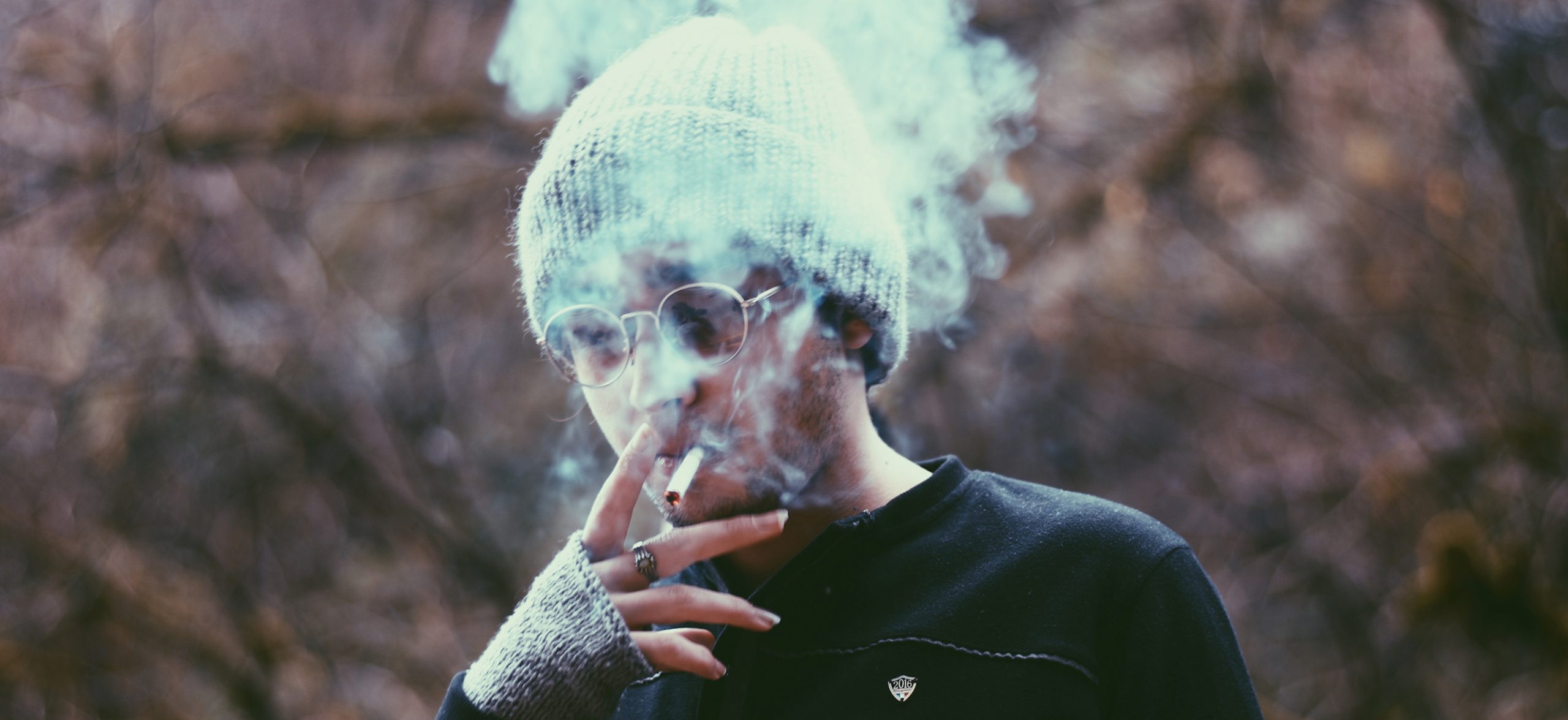 gambar orang merokok