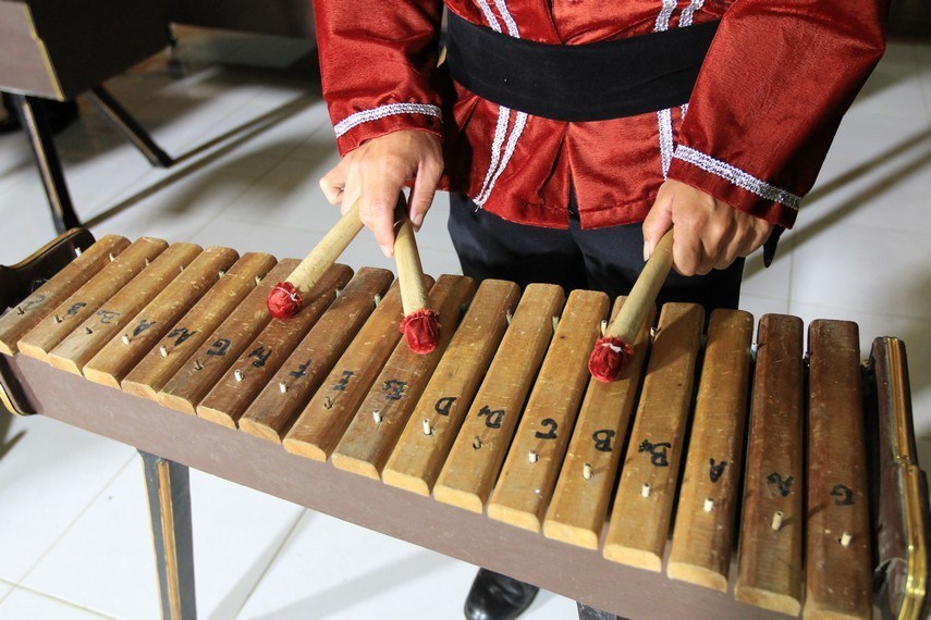 contoh gambar alat musik tradisional kolintang