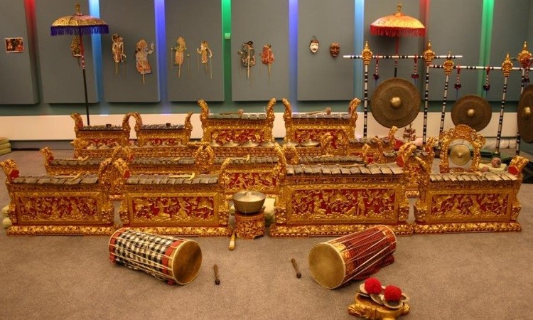 gambar alat musik tradisional gamlean bali