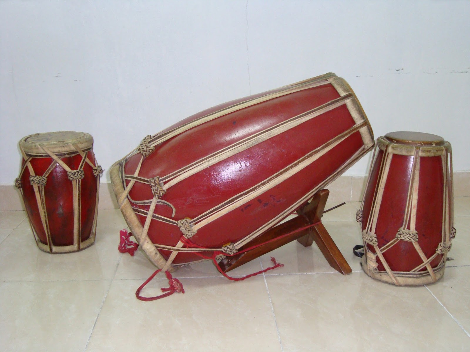 gambar alat musik tradisional jawa barat kendang