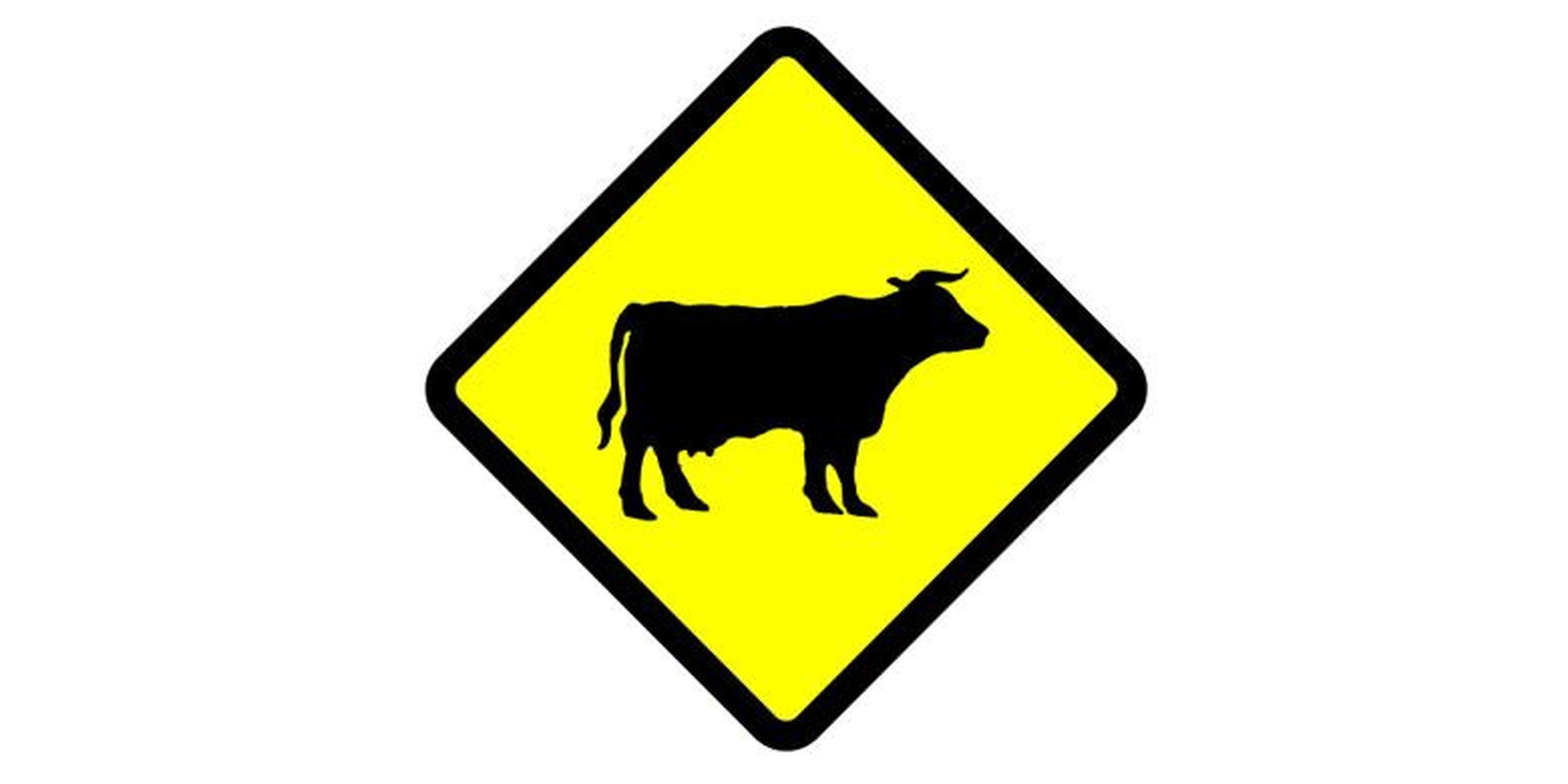 rambu peringatan pengguna jalan bahwa ada potensi hewan ternak melintas.