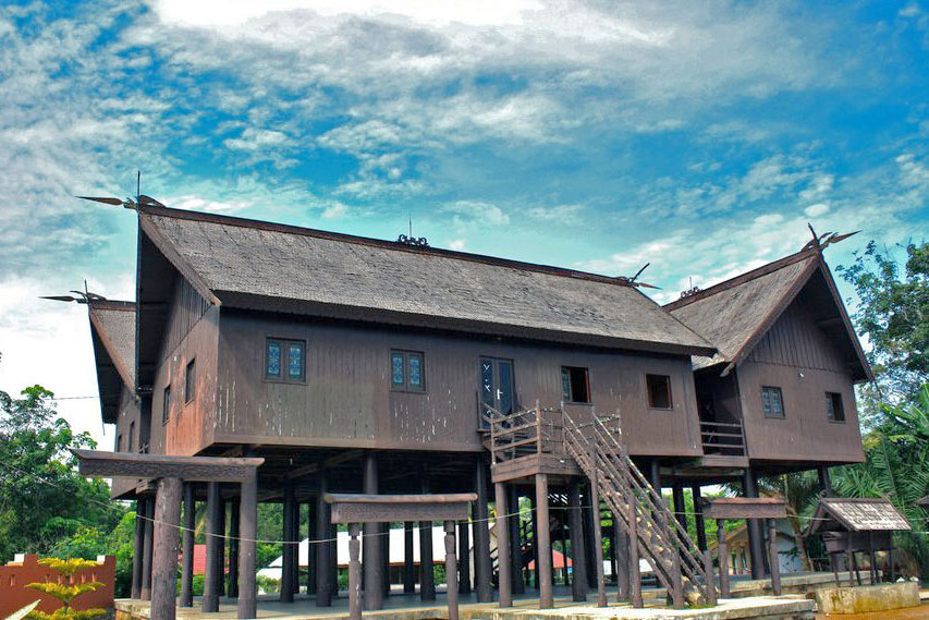 Rumah Adat Betang Rumah Adat Daerah Kalimantan Barat