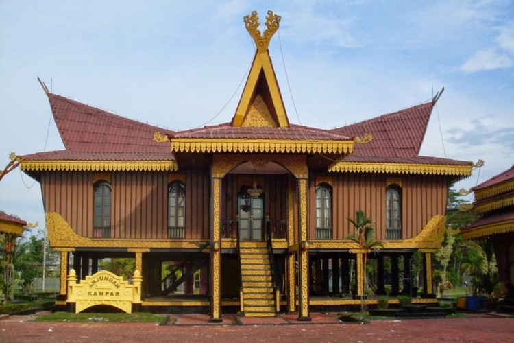 Rumah Adat Riau hd