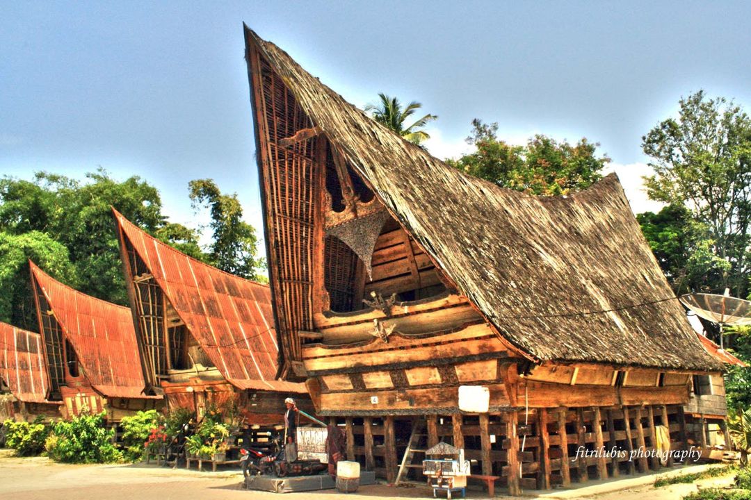 contoh rumah adat sumatera utara