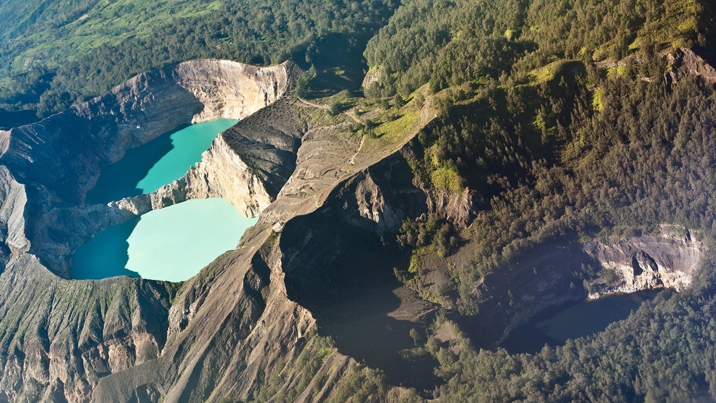 gambar alam indonesia danau kelimutu