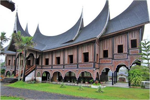 rumah gadang inagkabau rumah adat sumatera barat