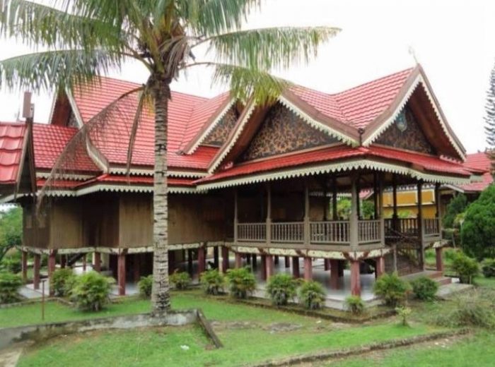 gambar bangunan rumah adat jambi