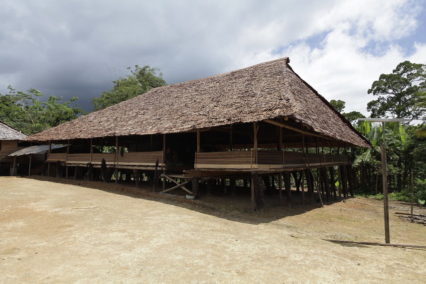 rumah baileo rumah tradisional adat maluku