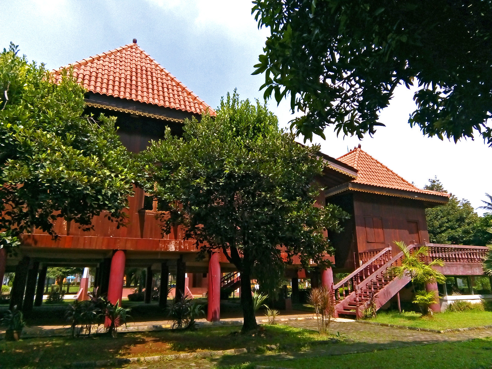 Contoh Gambar Rumah Adat Palembang